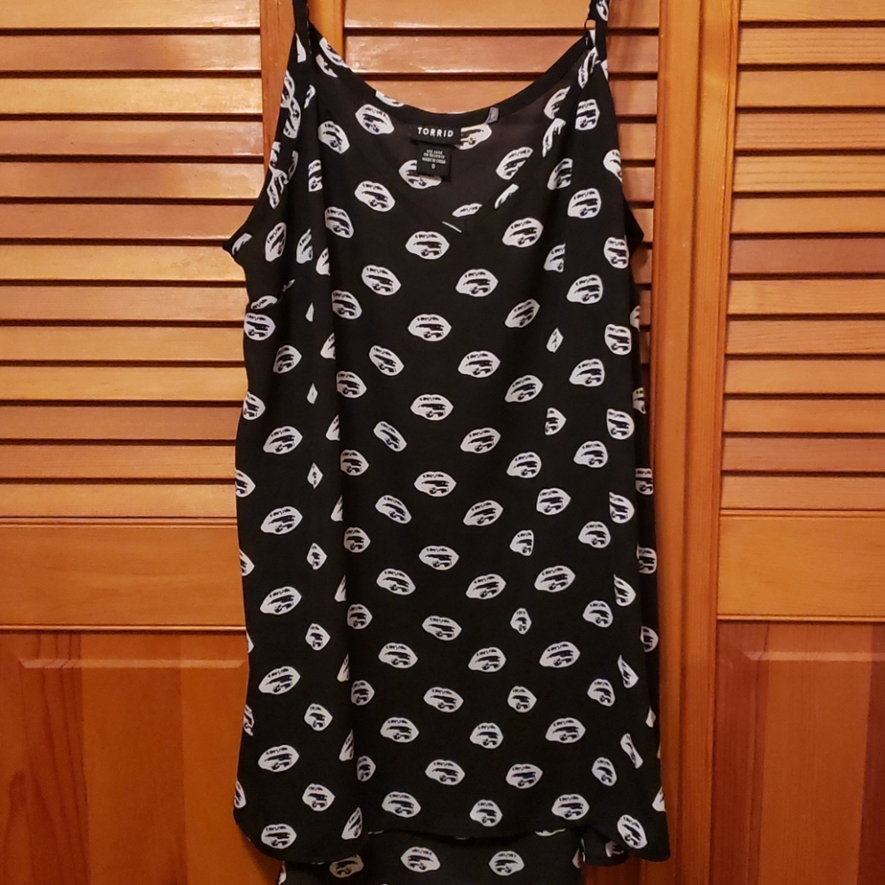 Torrid Black Lips Top blouse size 0